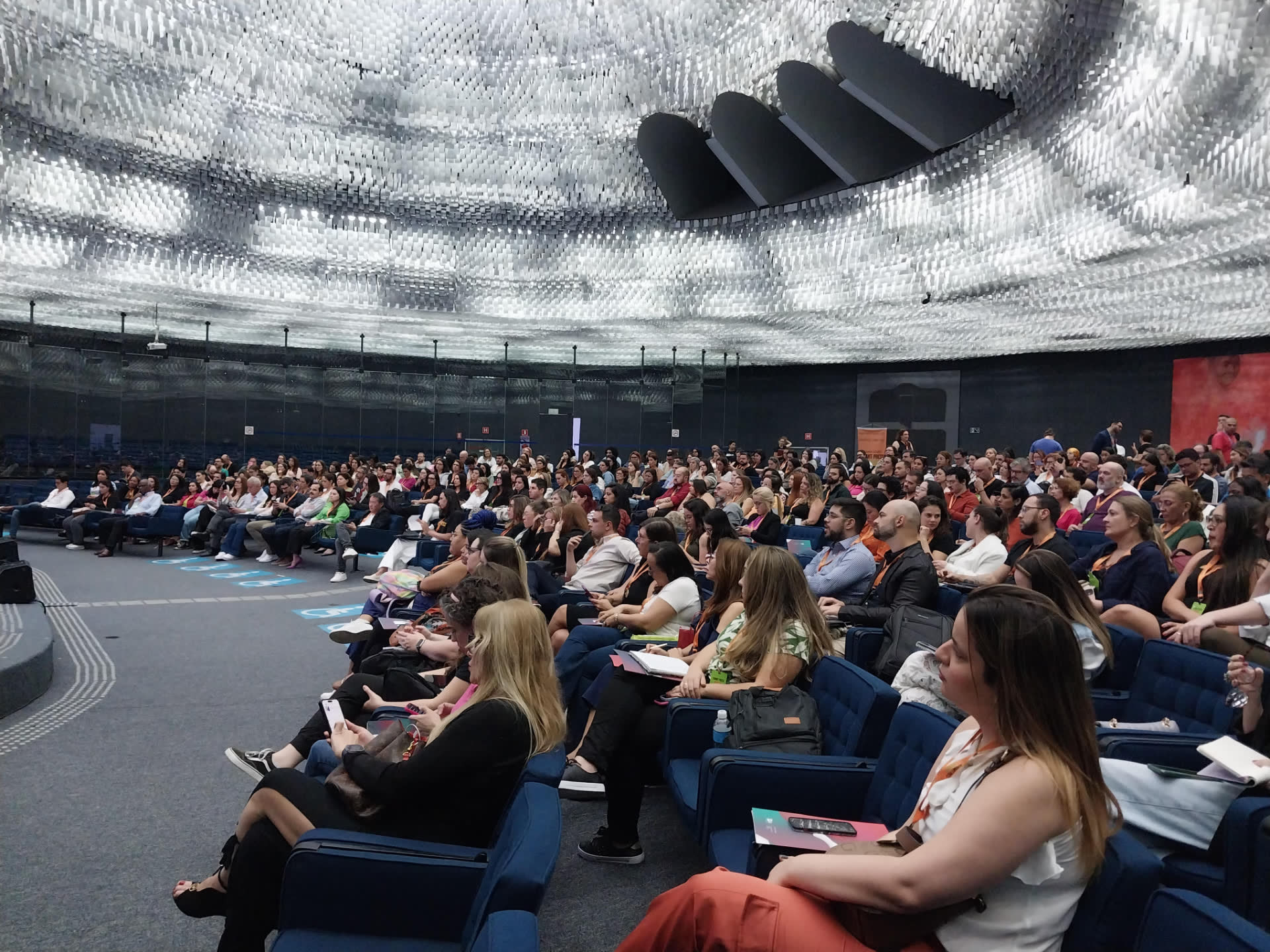 Plateia lotada no auditório do Memorial da América Latina durante o Summit Press 2024